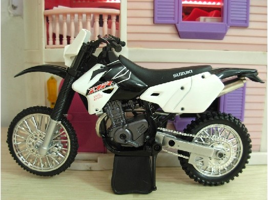 White 1:12 Scale NewRay SUZUKI Motorcycle