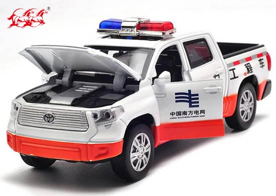 1:32 Scale White Diecast Toyota Tundra Pickup Truck Toy