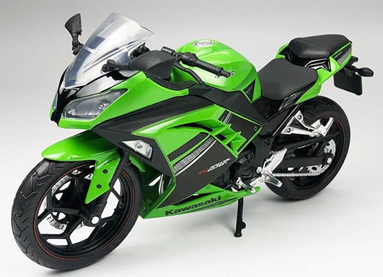 Green 1:12 Scale Diecast Kawasaki Ninja 250 Motorcycle Model