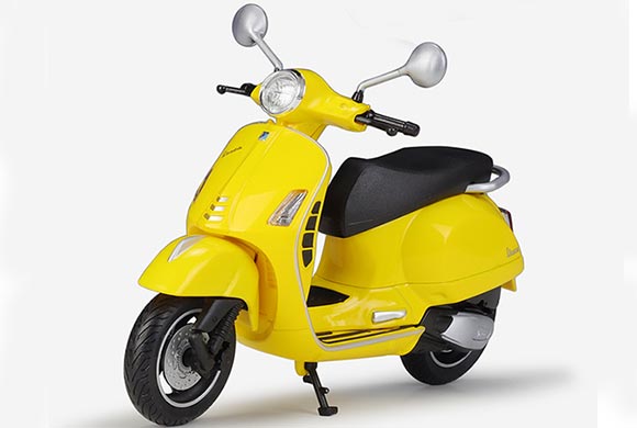 Welly 1:12 Scale Diecast 2020 Vespa GTS Super Scooter Model