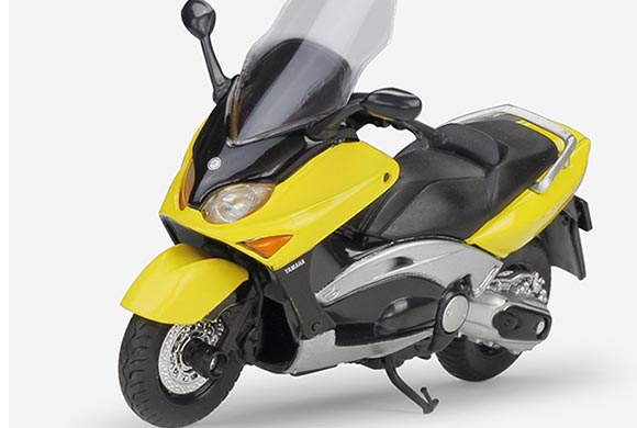 Yellow 1:18 Scale Welly Diecast YAMAHA 2001 XP500 TMAX Model