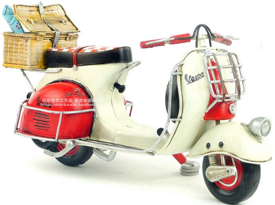 White-Red Large Scale Tinplate 1959 Vespa Model