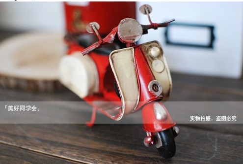 Small Size Red-White Vintage Tinplate Vespa Model