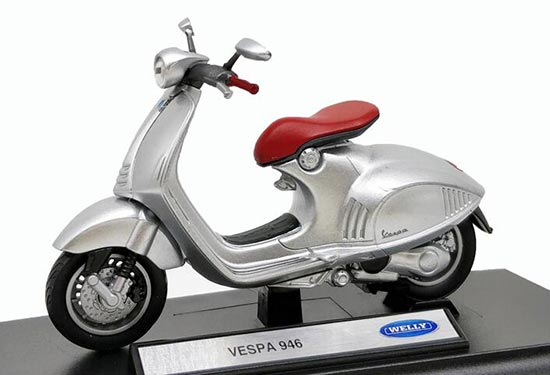 1:18 Scale Welly Silver Diecast Vespa 946 Scooter Model